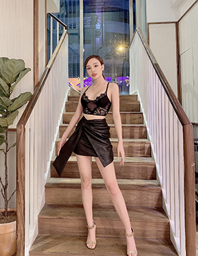 Hot girl tạp hoá Võ Kim Tuyến mặc váy lỏng lẻo tự tin thả dáng